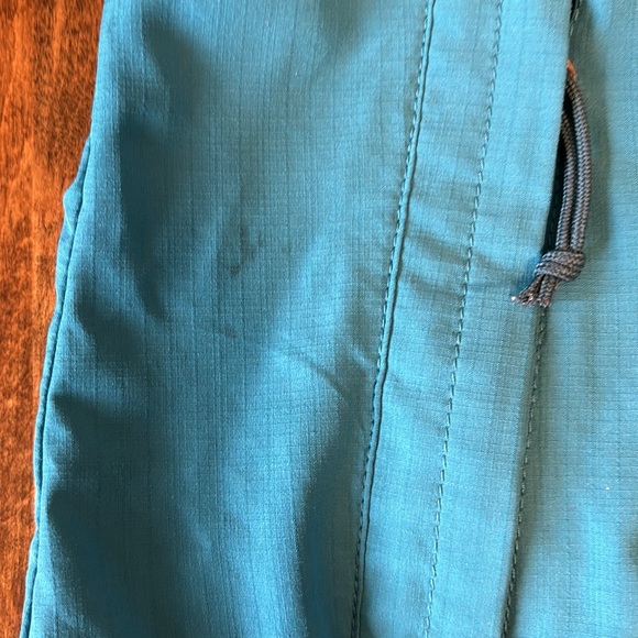 The North Face wind breaker. - Picture 9 of 9